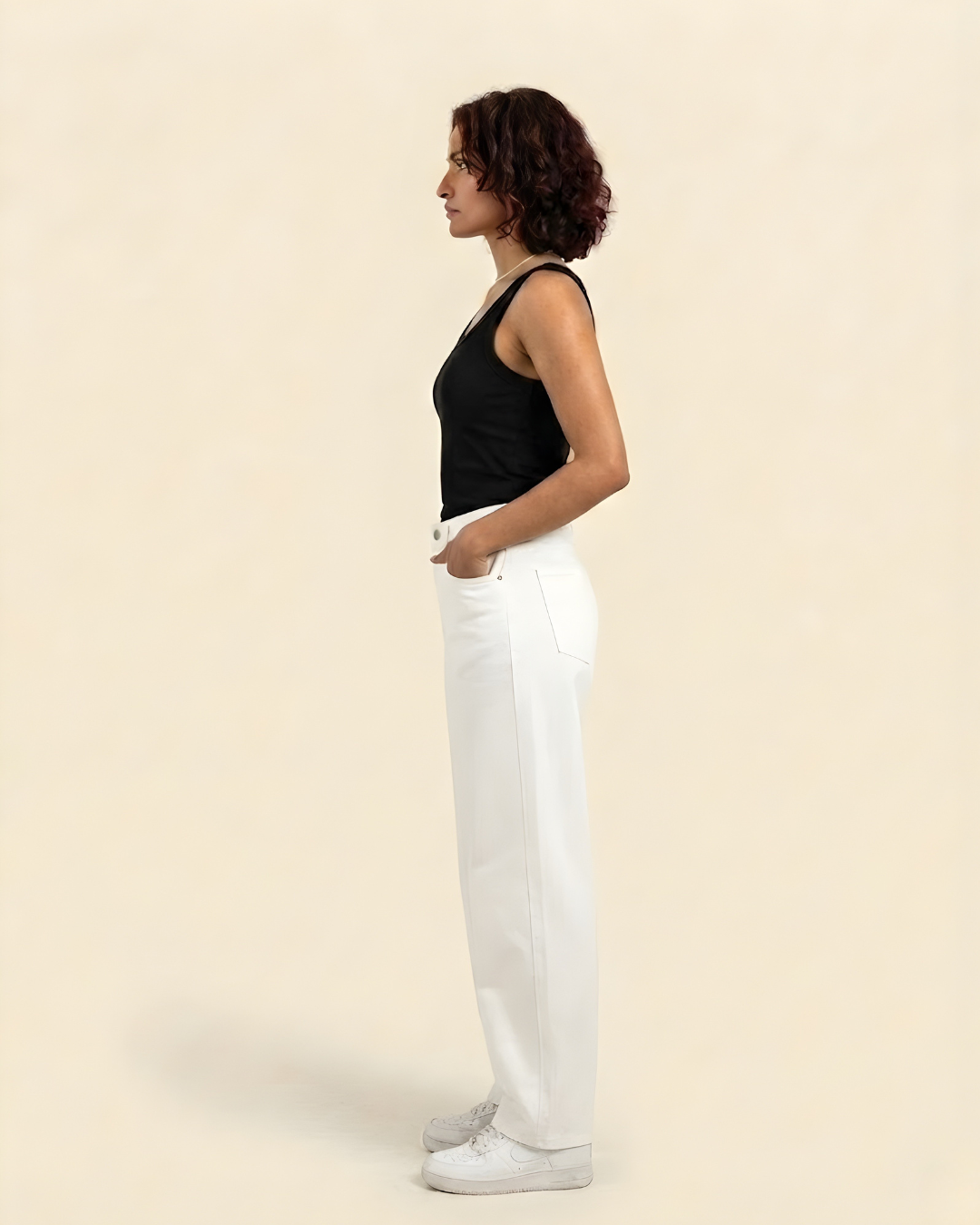 Caudra White High-Waist Loose Straight Jeans.