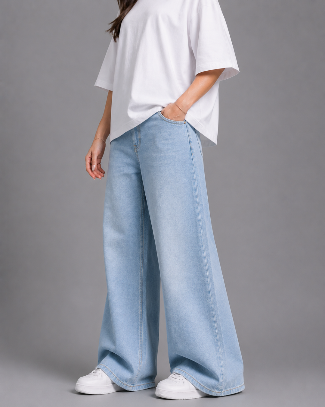 Caudra High-Waisted Light Blue Wide-Leg Jeans.