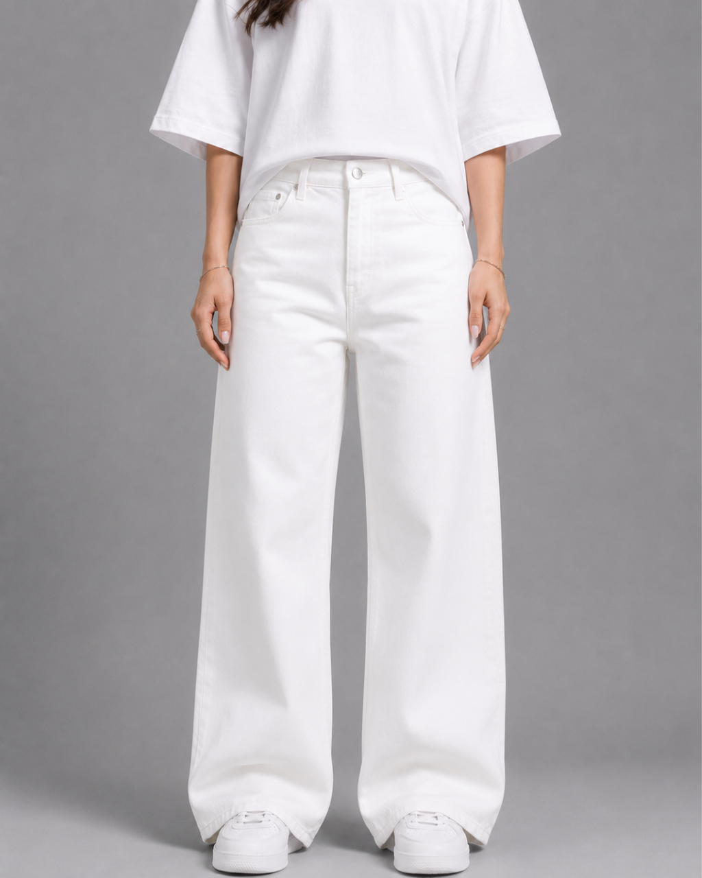 Caudra White High-Waist Loose Straight Jeans.