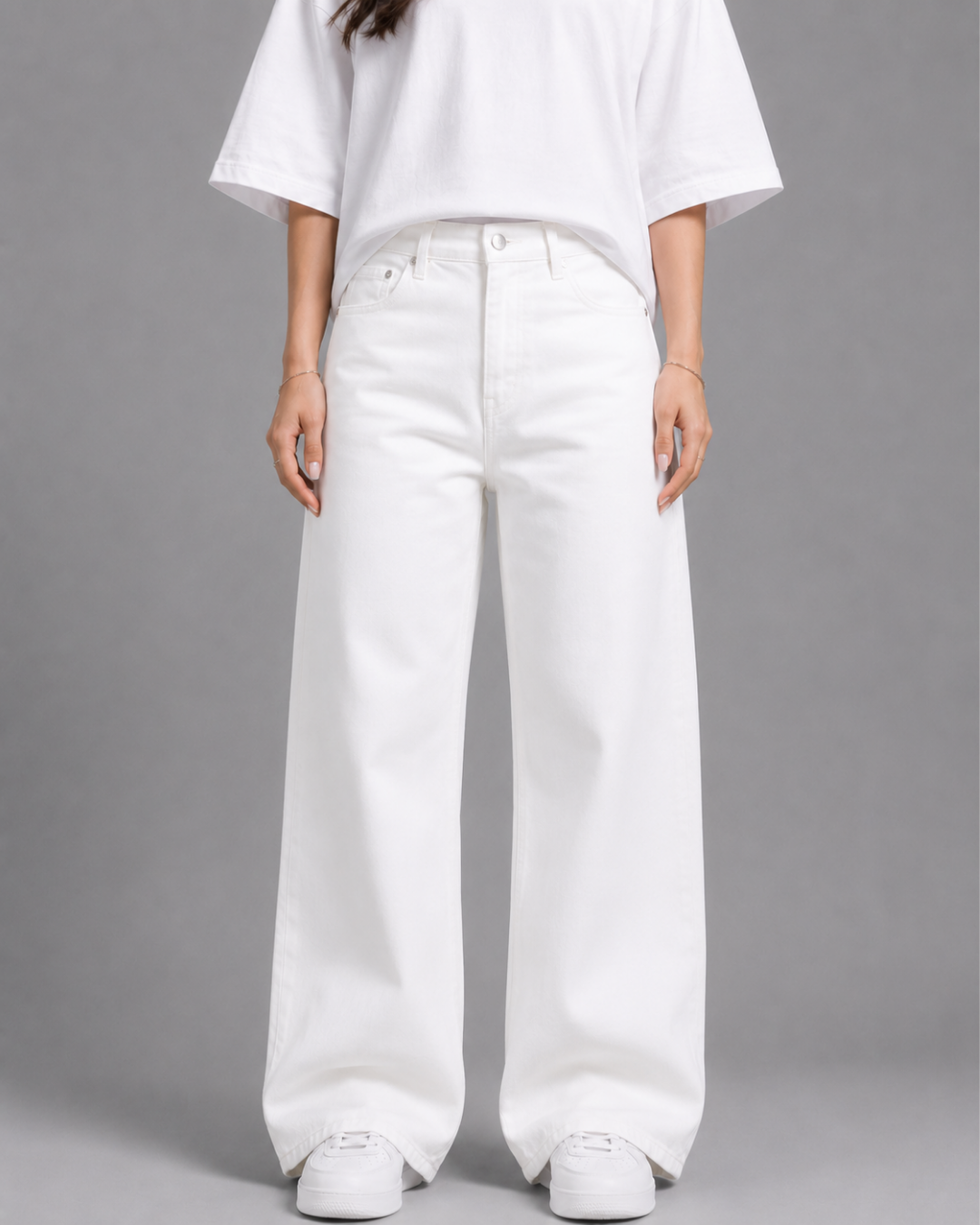 Caudra White High-Waist Loose Straight Jeans.