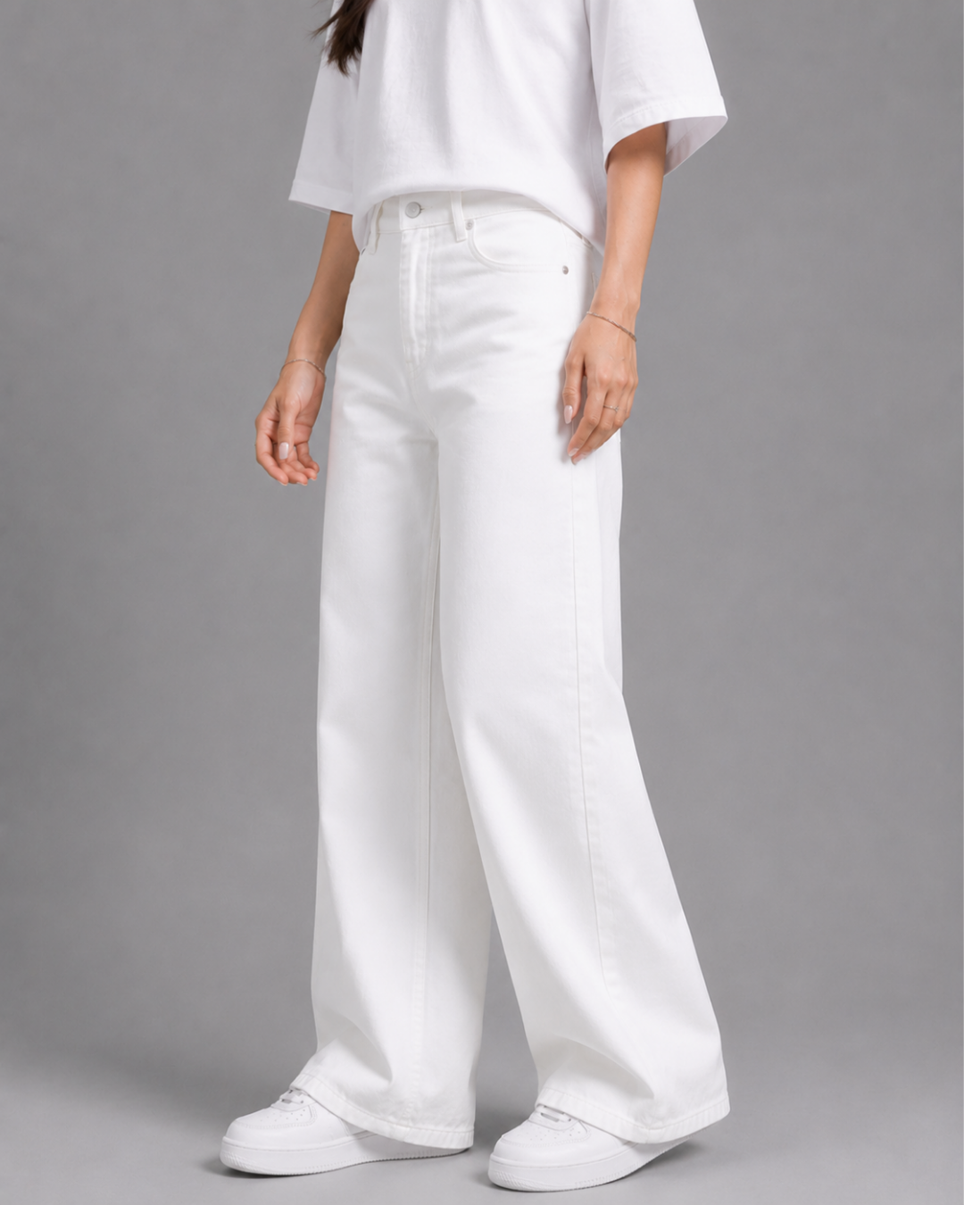 Caudra White High-Waist Loose Straight Jeans.
