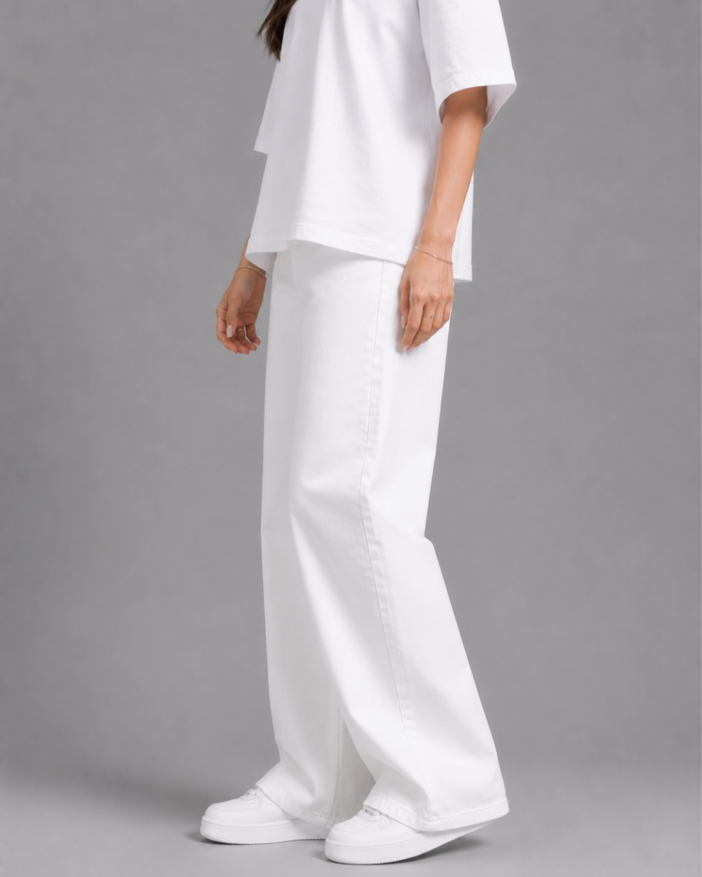 Caudra White High-Waist Loose Straight Jeans.
