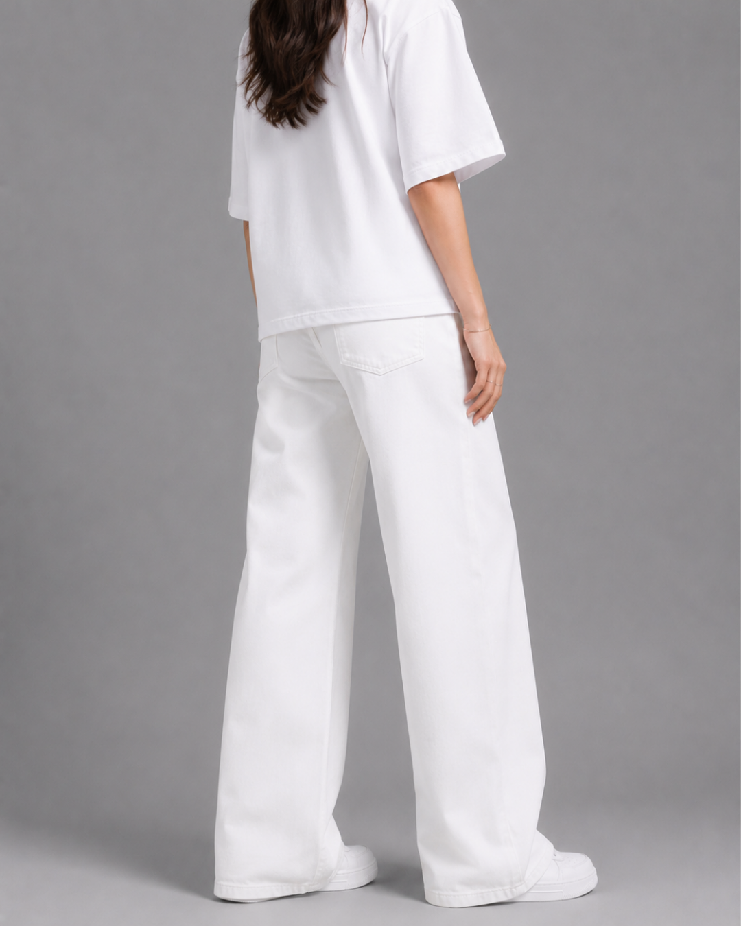 Caudra White High-Waist Loose Straight Jeans.