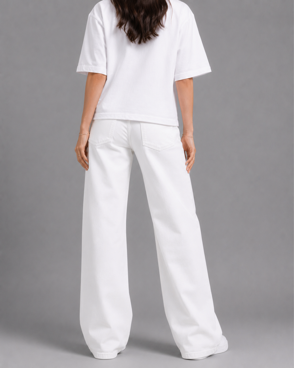 Caudra White High-Waist Loose Straight Jeans.